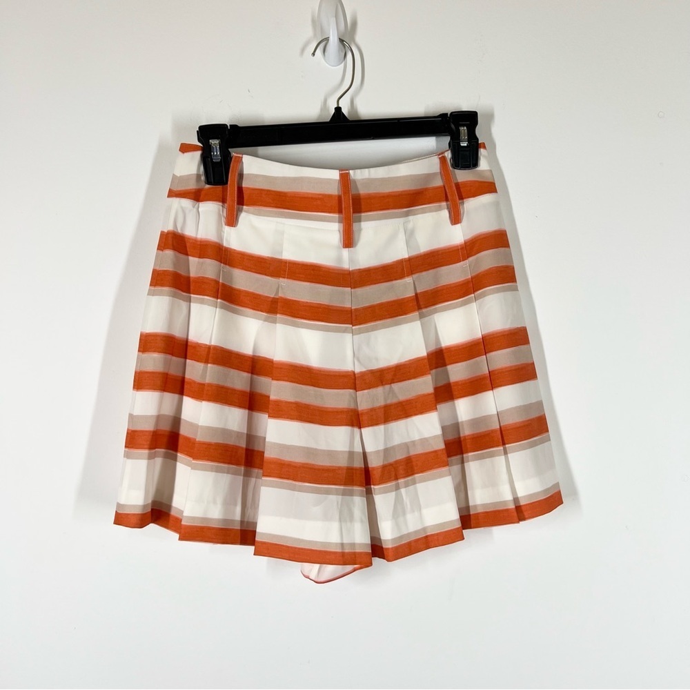 Alice + Olivia Stripe Flutter Pleated Shorts Size… - image 5